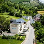 Hotel Logis La Breche De Roland Gedre