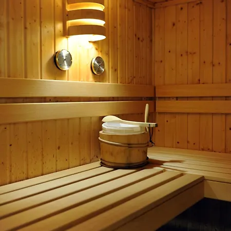 Hotel Logis La Breche De Roland 3*