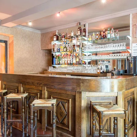 Hotel Logis La Breche De Roland Gedre