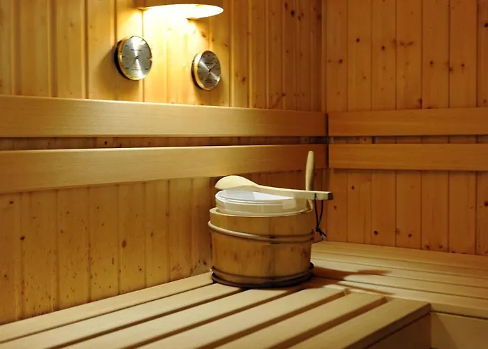 Hotel Logis La Breche De Roland 3*