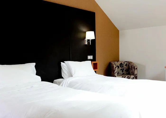 Hotel Logis La Breche De Roland