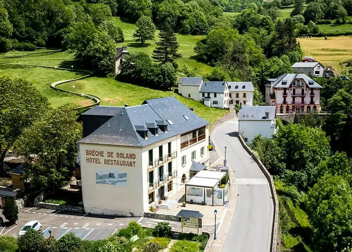 Hotel Logis La Breche De Roland Gedre