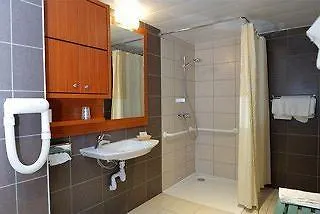 Hotel Logis La Breche De Roland Gedre