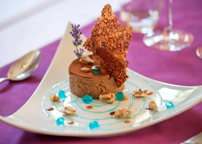 Hotel Logis La Breche De Roland 3*