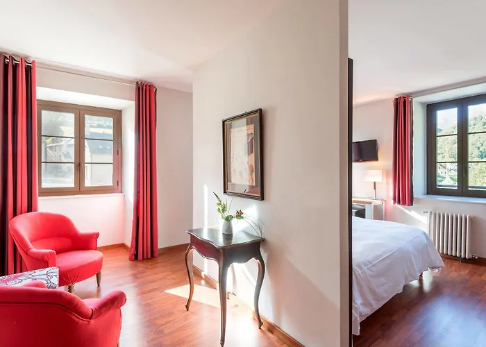 Hotel Logis La Breche De Roland