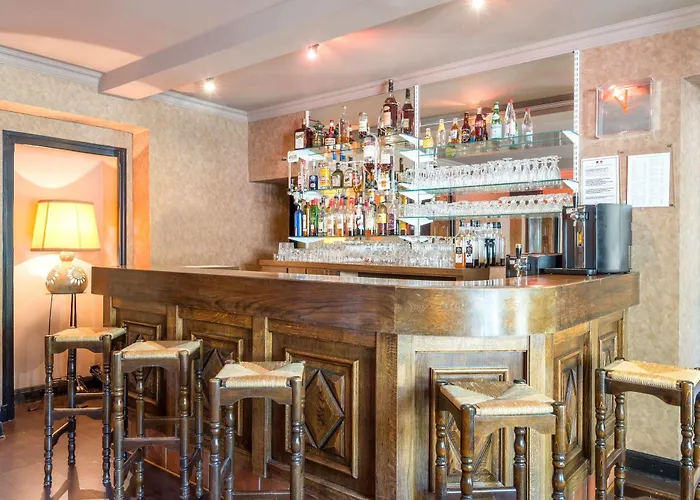 Hotel Logis La Breche De Roland Gedre